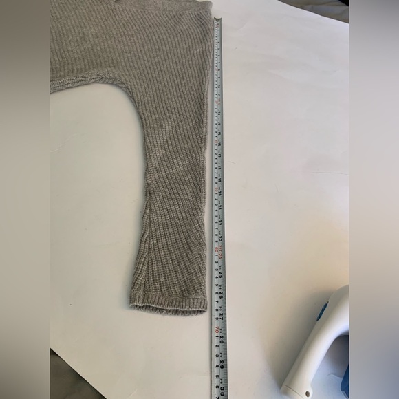 Vince,Traveling  Rib V Neck Sweater in
Heather Steel. Cashmere blend. - Picture 13 of 15